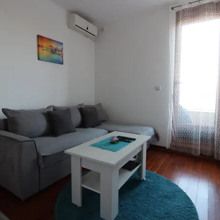 アパート Pegaz009**** *