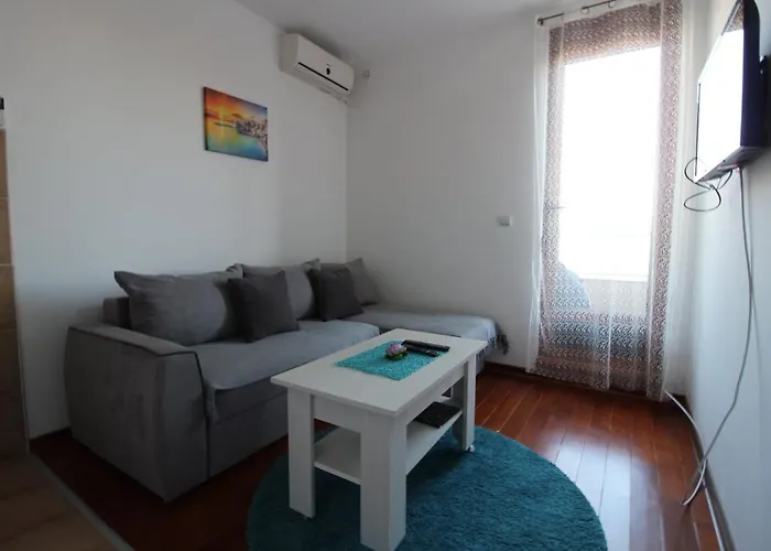 アパート Pegaz009**** *